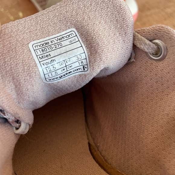 Plae mesh Suede Sneakers Kids size 12.5. - Picture 7 of 7